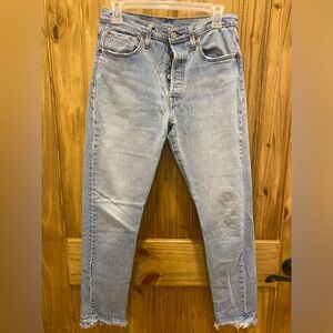 501 S skinny faded high rise Levi’s. Size 28.